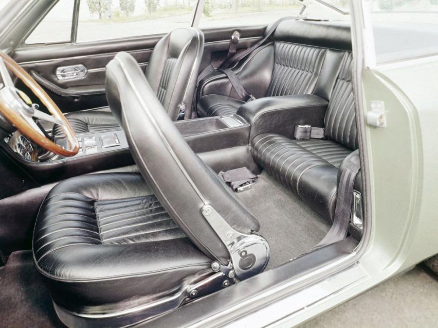  Ferrari 365 GT 2+2 1968 года  (фото 7 из 62)
